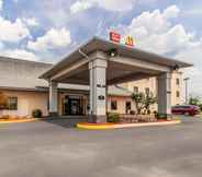 Exterior 3 Econo Lodge Inn & Suites