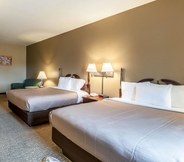 ห้องนอน 6 Econo Lodge Inn & Suites