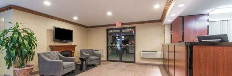 Lobby Super 8 by Wyndham Niagara Falls NY