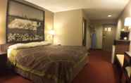 Bedroom 7 Super 8 by Wyndham Niagara Falls NY