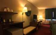 Bedroom 2 Super 8 by Wyndham Niagara Falls NY