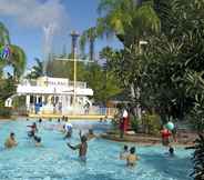 สระว่ายน้ำ 3 Universal's Loews Royal Pacific Resort