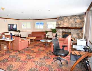 Lobby 2 Days Inn & Suites by Wyndham Kaukauna WI