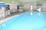 Swimming Pool Days Inn & Suites by Wyndham Kaukauna WI