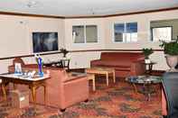 Lobby Days Inn & Suites by Wyndham Kaukauna WI