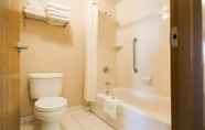 Toilet Kamar 3 Humphry Inn & Suites