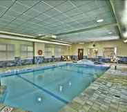 สระว่ายน้ำ 4 Humphry Inn & Suites
