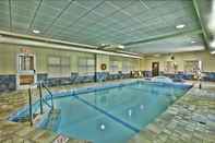สระว่ายน้ำ Humphry Inn & Suites