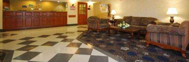 Lobby Quality Inn & Suites Bensalem