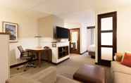 Bedroom 4 Hyatt Place Chantilly Dulles Airport-South