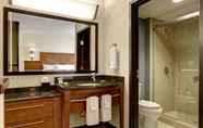 In-room Bathroom 5 Hyatt Place Chantilly Dulles Airport-South