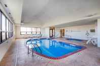 Swimming Pool Quality Inn & Suites MidAmerica Industrial Park Area