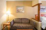 Ruang Umum Quality Inn & Suites MidAmerica Industrial Park Area