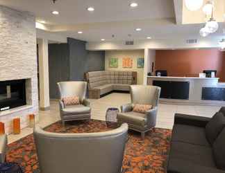 Lobi 2 Erie Inn & Suites Solstice