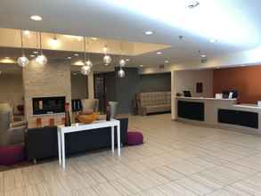 Lobi 4 Erie Inn & Suites Solstice