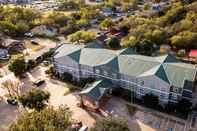 Nearby View and Attractions Country Inn & Suites by Radisson, Austin-University, TX