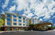 Bangunan 2 Comfort Suites Near Universal Orlando Resort