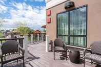 Common Space Ramada by Wyndham Minneapolis Golden Valley