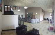 Lobi 4 Woodfield Inn and Suites