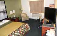 Bedroom 6 Super 8 by Wyndham Newport News/Jefferson Ave.