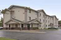 Luar Bangunan Super 8 by Wyndham Newport News/Jefferson Ave.