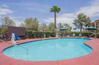 Swimming Pool Super 8 by Wyndham Barstow