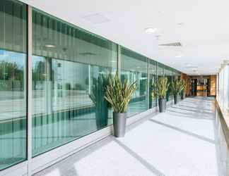 Lobby 2 Arora Hotel Gatwick