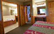 Bedroom 5 Poulsbo Inn & Suites
