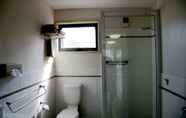 Toilet Kamar 3 Travellers Motor Village