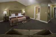 Phòng ngủ Carmel River Inn