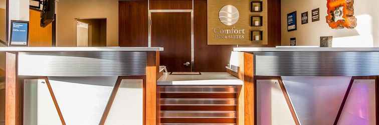 Lobi Comfort Inn & Suites Redwood Country