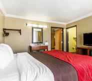 Kamar Tidur 3 Comfort Inn & Suites Redwood Country