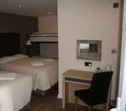 Kamar Tidur 5 Gatwick Belmont Hotel