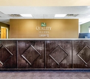 Lobby 5 Quality Suites