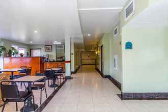 Lobby 4 Rodeway Inn & Suites