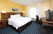 Bedroom 5 Fairfield Inn & Suites Newark Liberty International Airport