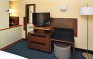 Bedroom 7 Fairfield Inn & Suites Newark Liberty International Airport