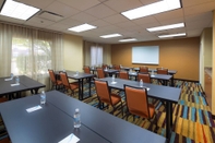 Functional Hall Fairfield Inn & Suites Newark Liberty International Airport