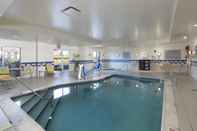 Swimming Pool Fairfield Inn & Suites Newark Liberty International Airport