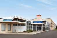 Exterior Travelodge by Wyndham Richmond Hill