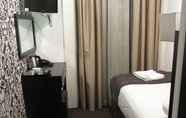Bedroom 2 Edward Hotel Paddington