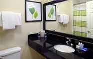 Toilet Kamar 3 Fairfield Inn & Suites by Marriott Phoenix Midtown