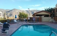 Swimming Pool 7 Oasis Inn & Suites Joshua Tree - 29 Palms