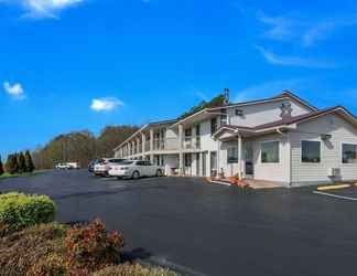 Exterior 2 Econo Lodge