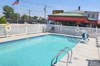 Swimming Pool Budget Host Inn Niagara Falls