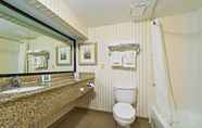 In-room Bathroom 2 Comfort Suites Sawgrass