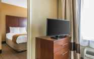 Bedroom 3 Comfort Suites Sawgrass