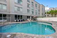 Swimming Pool Comfort Suites Sawgrass