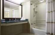 Toilet Kamar 6 Bridgewater Marriott