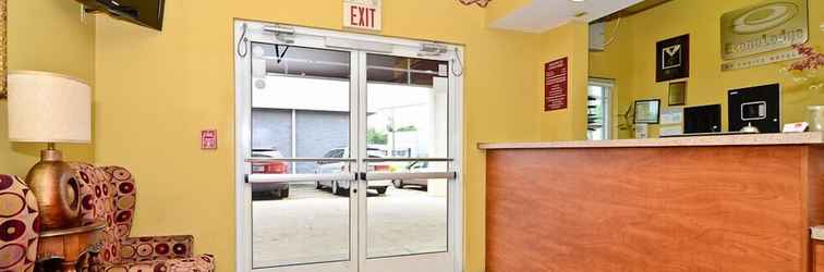 Lobby Econo Lodge Airport